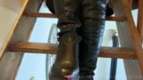 Vends-ta-culotte - Fetishist pleasures with French dominatrix : leather, boots, hair and foot snapshot 9