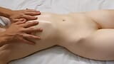 Mein Geliebter gab mir eine Massage der Brüste mit Öl, ich war sehr aufgeregt. snapshot 12