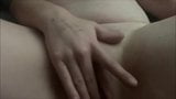 Gorąca gruba laska tryska podczas masturbacji podczas filmowania snapshot 4