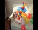 Haley naakt met ballonnen snapshot 14