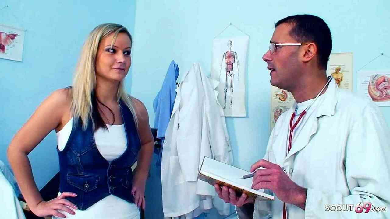 A nimfomániás pawg tinit durván megbassza a nőgyógyásza