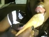 Garota negra e sorvete snapshot 5