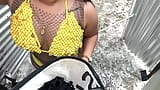 Grabada mujer culona bbw en vestidor al aire libre snapshot 2