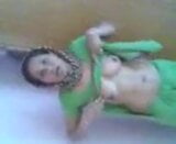 Desi indien villageois et une fille vidéo nue snapshot 2