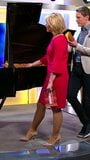 Susan Link sexy im kurzen Kleid und High Heels Zeitlupe snapshot 3