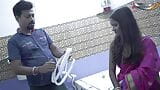 Indian desi bhabi futai dur cu instalator la baie snapshot 4