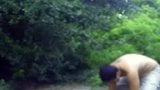 Tip care face sex în pădure prins de gardierul parcului snapshot 5