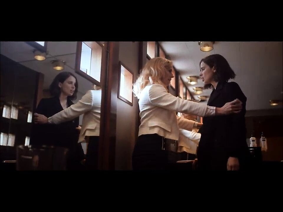 Heida reed - stella blomkvist s01e04의 레즈비언 장면