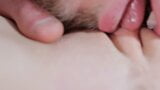 Close-up clit likken. luid kreunend vrouwelijk orgasme van lang poesje eten snapshot 16