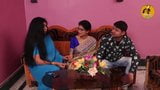 Lesbische liefde tussen Indische stiefmoeder en dochter snapshot 6