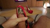 Cum en tacones rojos snapshot 2