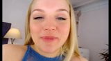 Schattige blondine komt klaar na wild te masturberen snapshot 3