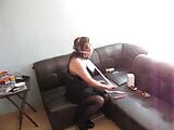 Crossdresser com um vibrador 4 snapshot 5