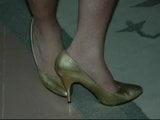 Ich ficke meine goldenen Pumps in Crossdressing snapshot 1