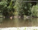 Coppia matura naturista al fiume snapshot 7