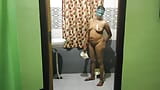 Une tatie indienne mature excitée filmée sous la douche snapshot 14