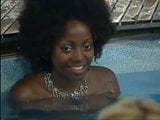 영국 리얼리티 쇼의 토플리스 소녀, 큰 흑인 가슴 snapshot 14