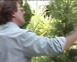 Favolosa bionda tedesca si fa riempire il buco del culo nel cortile di casa snapshot 2