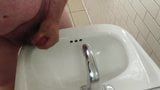 Masturbation dans les toilettes chez Albertson snapshot 6