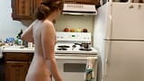 Linda perra peluda hace acción de gracias a la manera picante! Desnuda en la cocina, episodio 72 snapshot 18