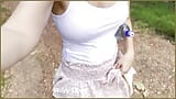 Moglie ha il coraggio di camminare senza reggiseno e senza mutandine e di mostrare le sue tette perfette e fantastiche snapshot 16