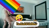 Türkischer Bär und kleiner Junge im Hotel snapshot 9