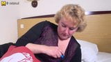 Dona de casa holandesa brincando com sua buceta molhada snapshot 1