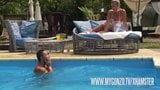 Mugur fute o superbă milf germană Lana Vegas la piscină snapshot 3