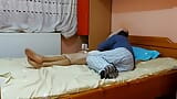 Pareja amateur tiene sexo duro y duro en el dormitorio - video casero completo sin editar snapshot 2