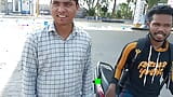 Trio indien gay - une histoire unique d’un garçon et d’un inconnu qui a pris son vélo pour aller à l’université - sexe en voiture - voix hindi snapshot 6