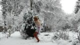 Splashy snow queen - le froid n'a pas empêché une éjaculation snapshot 4