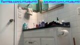 Une caméra surprend un femboy dans la salle de bain en train de se préparer pour se coucher snapshot 6