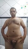 Jovem urso mostra seu rosto, seu corpo e se masturba 3 snapshot 6