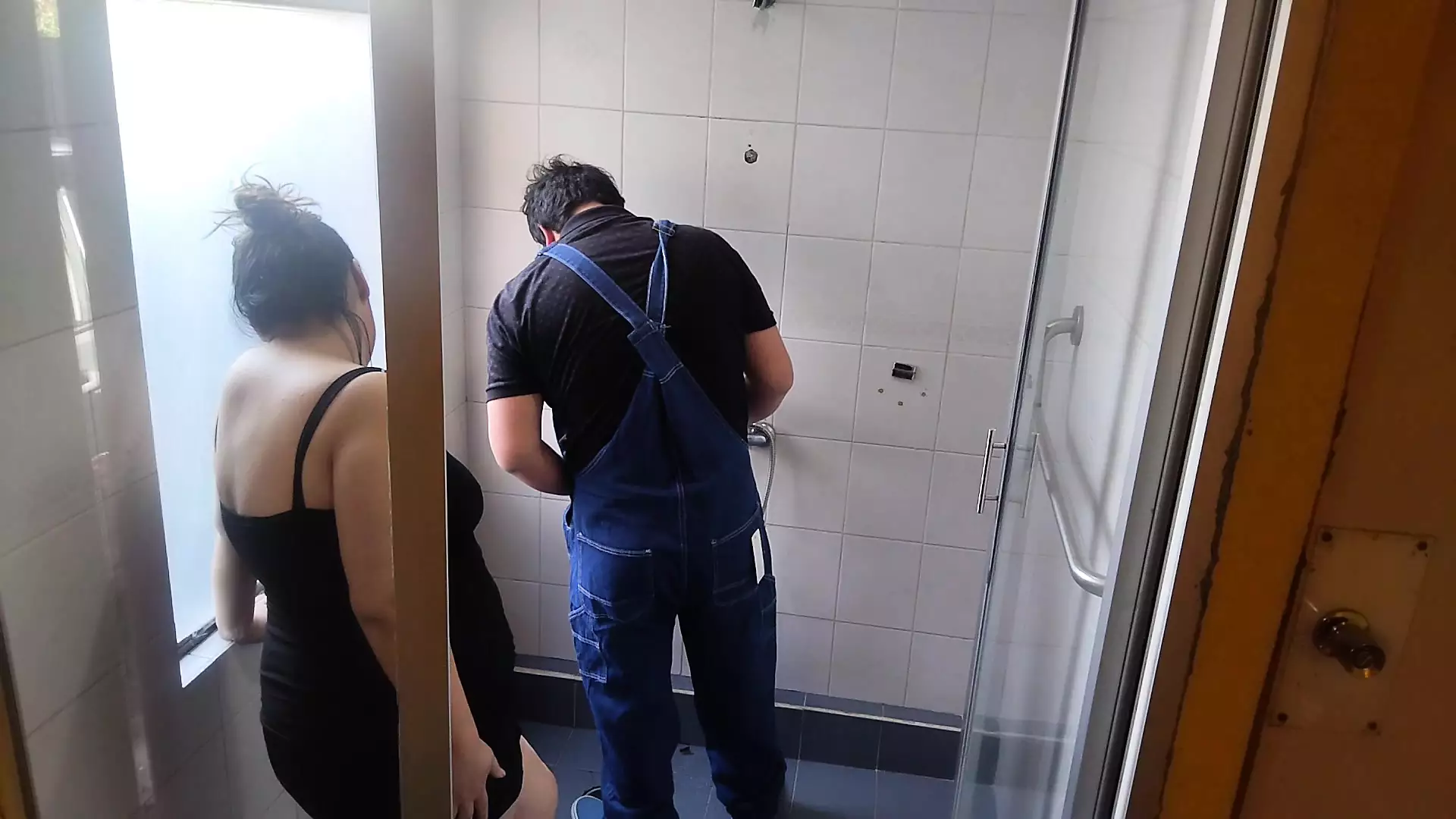 Hot Mom Calls the Plumber to Fix the Shower and They End up Fucking:  Amateur Porn