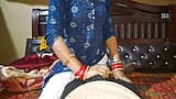 Indische Bhabhi rijdend op Desi pik snapshot 1