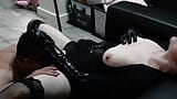 Borsten zuigen en harde tepels likken in een latexpak met latex handschoenen ontrouwe vrouw snapshot 13