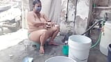 Indian Bhabhi's hot video while bathing snapshot 8