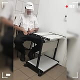 Penjaga keamanan nyata menunjukkan masturbasi pantat dan cum di tempat kerja snapshot 2