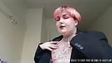 Vends-ta-culotte - JOI sexy com uma modelo alternativa curvilínea mostrando seu corpo nu para você snapshot 15