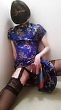 Geile Japanse femboy travestiet in Chinese jurk masturbeert en komt klaar Madzmoto Sun. snapshot 3