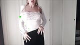 Savy se despe sensualmente como em um famoso striptease e ... snapshot 6