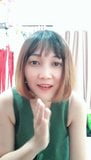 Ragazza vietnamita che finisce di vestirsi snapshot 8