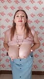 La milf más caliente Jamás Mariaold con enormes tetas caídas está provocando y jugando con su coño afeitado snapshot 3