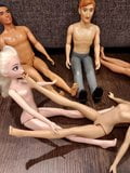 Elsa dan Anna Dolls beku dalam gangbang snapshot 10