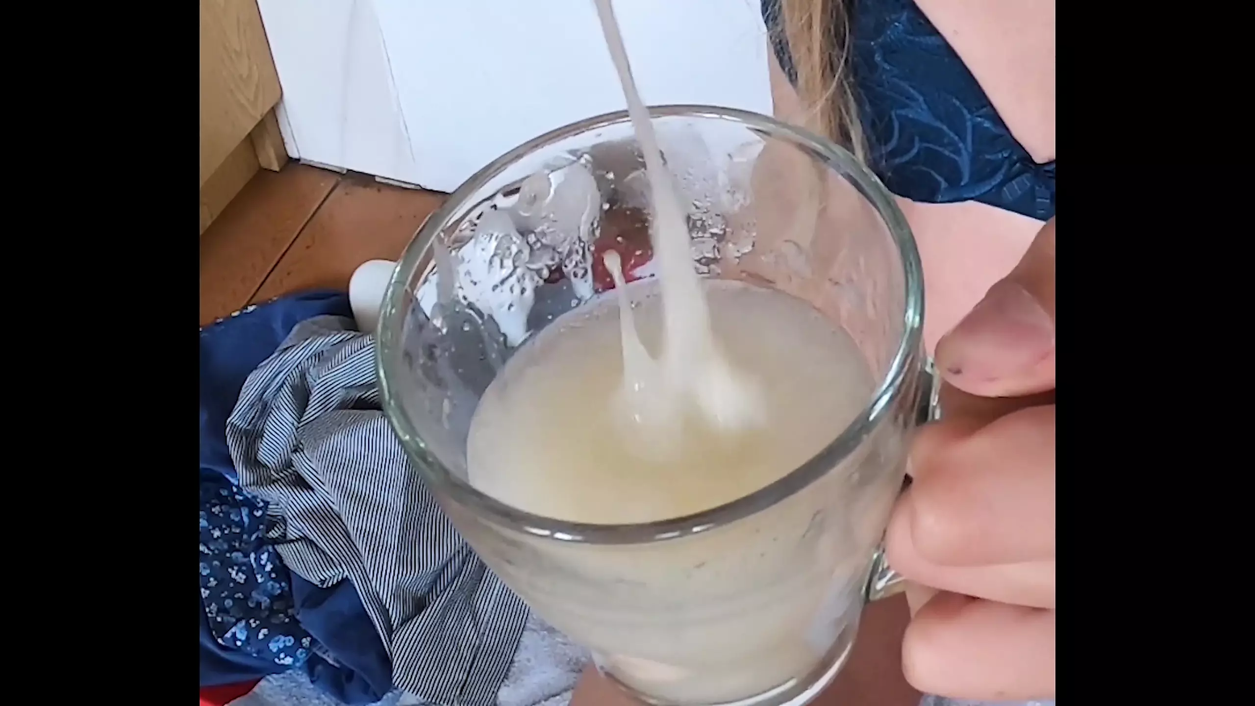 Speziell beim spielen und schlucken mit sperma gefesseln