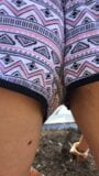 Echte Schweizer Amateurin und echte Schweizer zeigt Upskirt pussy in Hotpants draussen bei Gartenarbeit snapshot 2