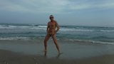 Masturbation sur la plage publique snapshot 5