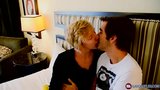 Evan Lee et Tanner Kinsington s'embrassent avant de baiser snapshot 2