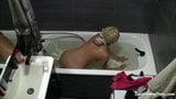 Rubia novia juega con el coño en la bañera snapshot 9