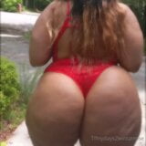 A bunda grande e amarela da Tiff batendo palmas snapshot 2